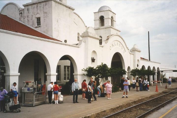 2019-05 train top 10 luggage